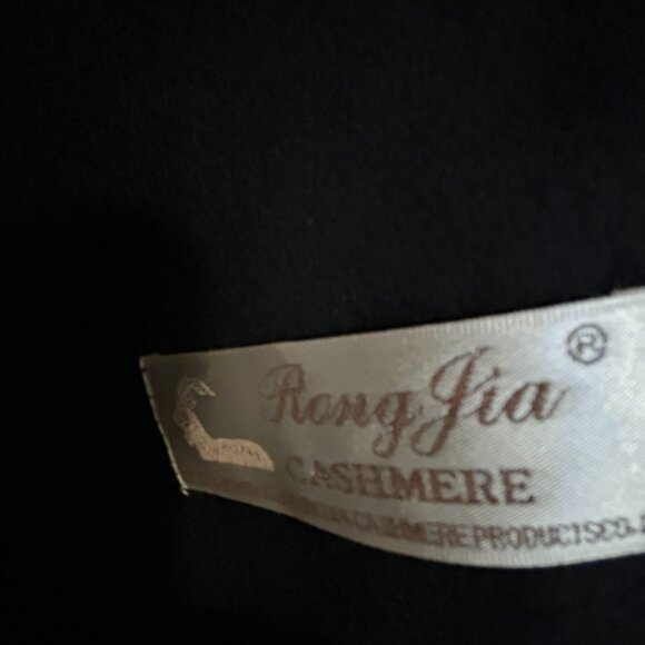 Cashmere, Sheared wool trim. - Picture 1 of 7